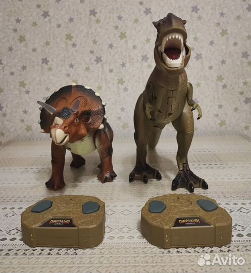 Динозавры на пульте управоения