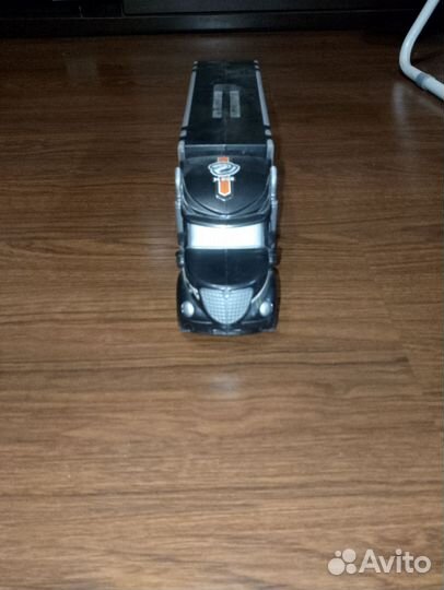 Машина для маленьких машин