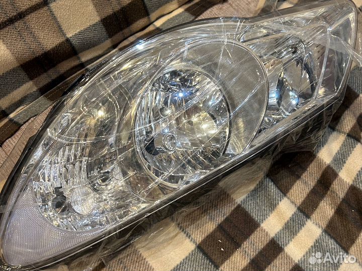 Левая фара на Hyundai Elantra