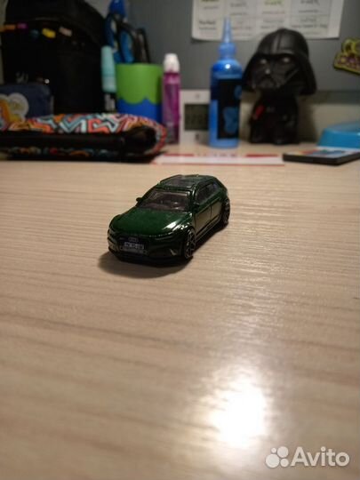 Игрушечная машинка