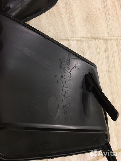 Заглушка в бампер 81482-12120 и 81481-12170 оригин