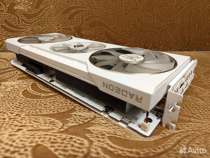 Radeon RX 6700 XT Hellhound Spectral White 12GB