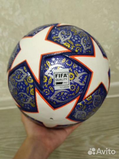 Футбольный мяч