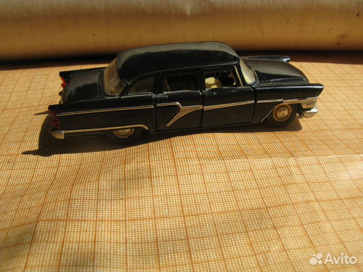 Машинки сувенирные 1:43 СССР Газ 13 Чайка