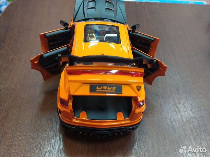 Модель автомобиля lamborgini, bmw нисан гтр