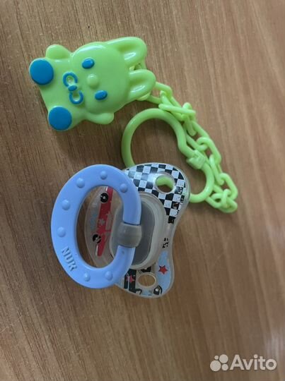 Соска и прищепка