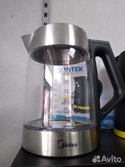 Электрочайник Midea MK-8011
