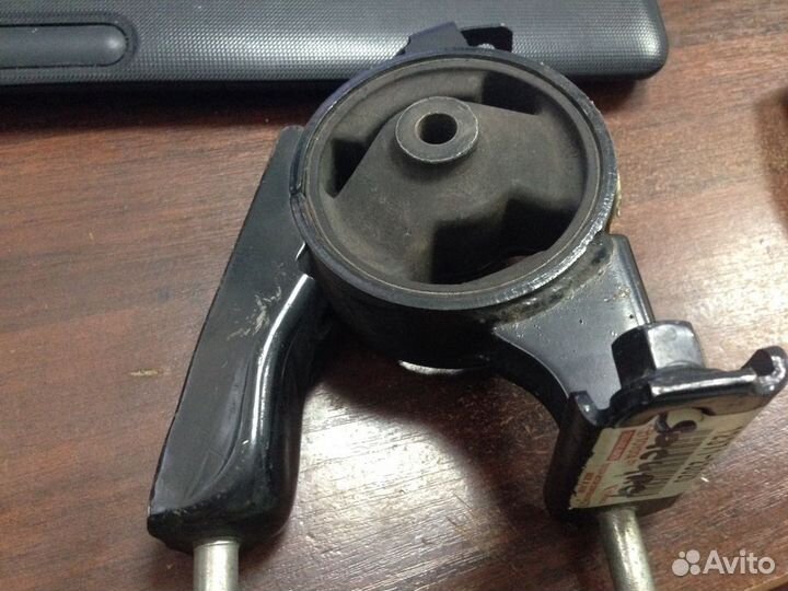 Опора двигателя задняя Toyota Yaris Vitz Platz