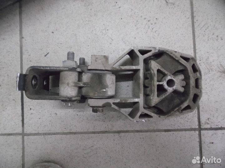 Опора двигателя задня Ford Focus II 2008-2011