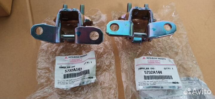 Петля двери Mitsubishi Pajero Sport L200 15