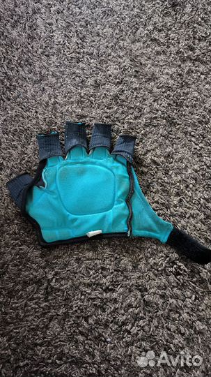 Перчатка для хоккея на траве