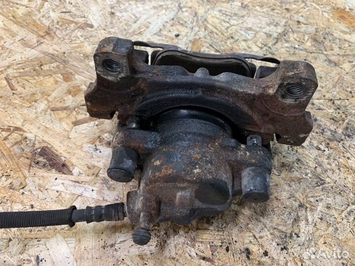 Суппорт передний правый Land Rover Freelander 2