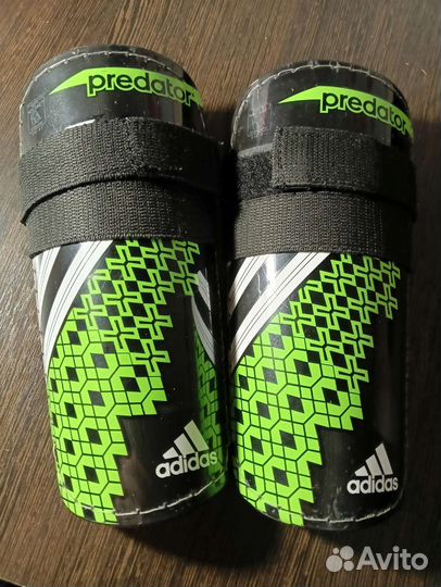 Щитки футбольные