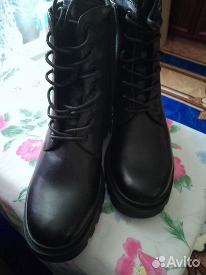 Продам ботинки