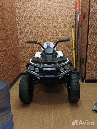 Детский квадроцикл на аккумуляторе