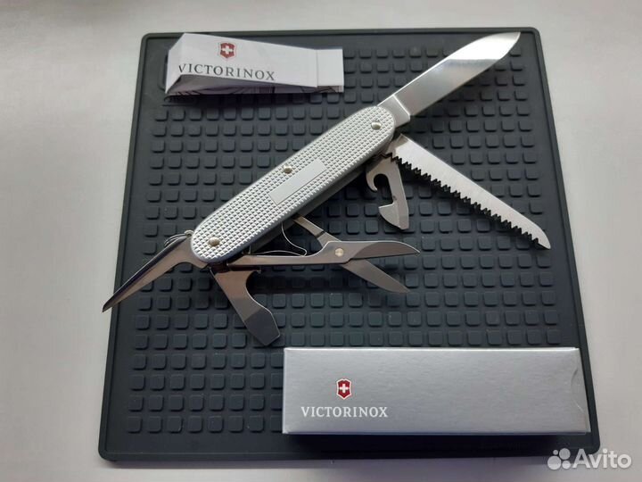 Швейцарский нож Victorinox Farmer X 0.8271.26
