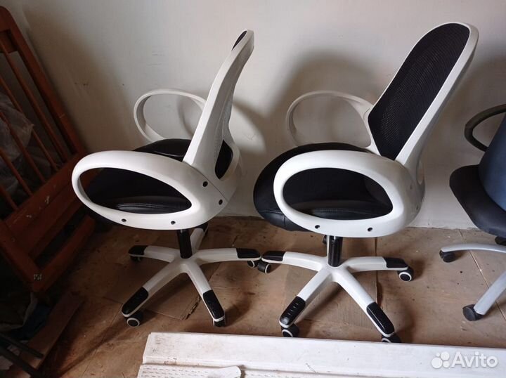 Кресло белое импортное удобное