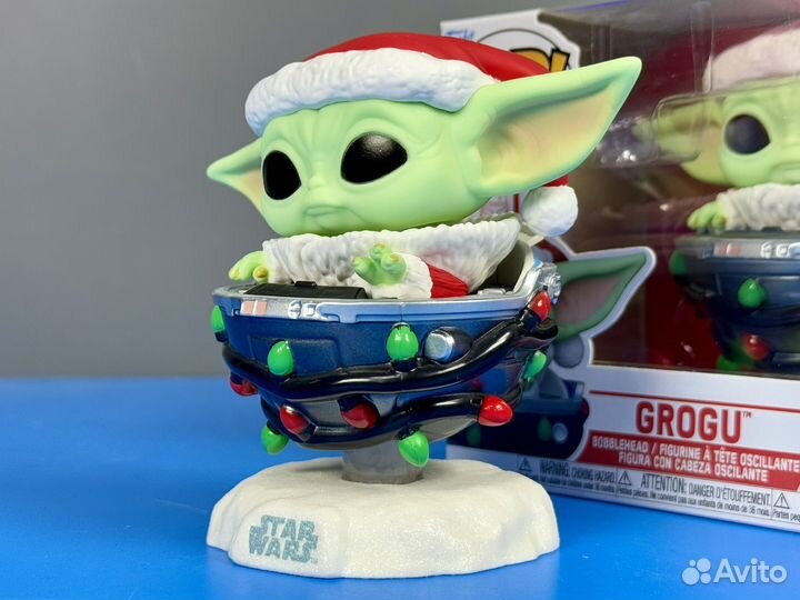 Funko Pop Star Wars 746 Grogu w/ Santa Hat in Pram