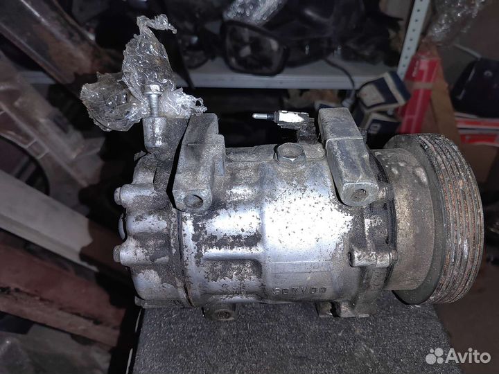 Компрессор системы кондиционирования Renault Logan