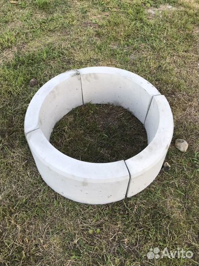 Бетонная клумба