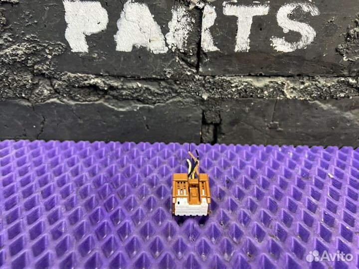 Фишка подогрева сидений Nissan X-Trail NT31-103472