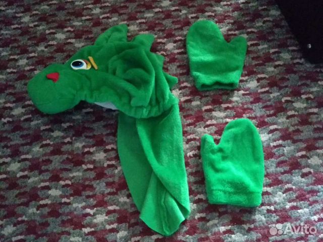 Шапка и рукавички новогоднего дракончика