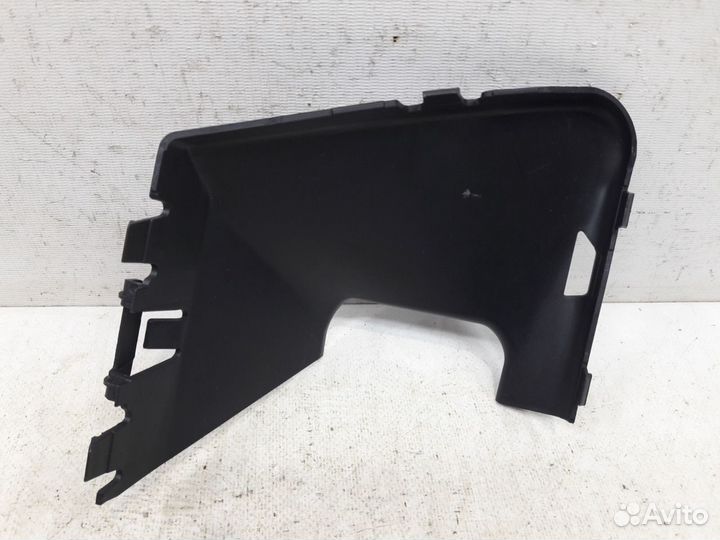 Дефлектор радиатора левый Renault Duster 2010