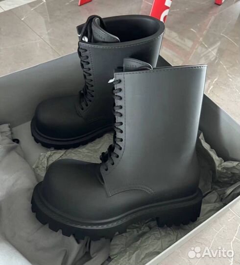 Balenciaga Steroid Boots на руках