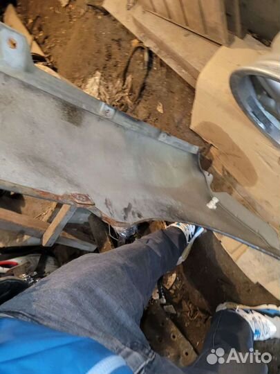 Переднее правое крыло на Иран ходро саманд 06г