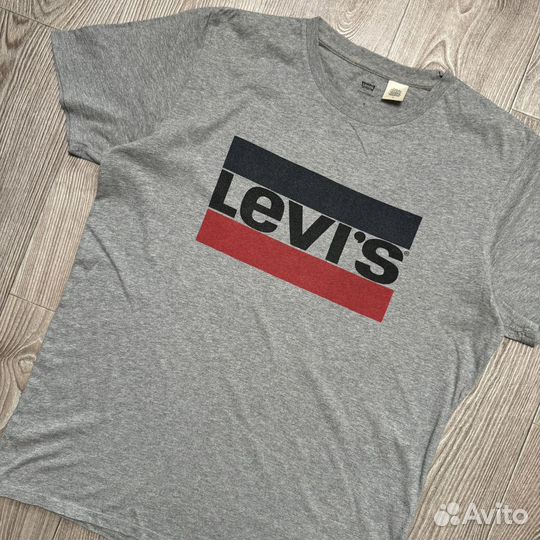 Футболка Levis