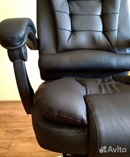 Офисное кресло руководителя