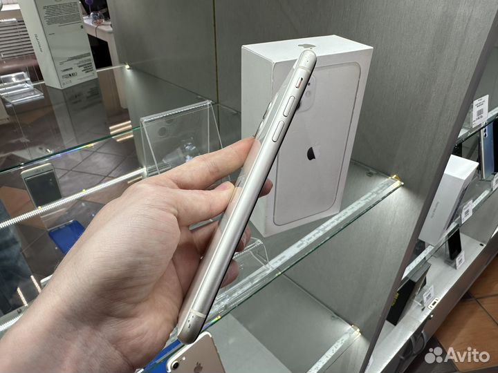 iPhone 11, 64 ГБ