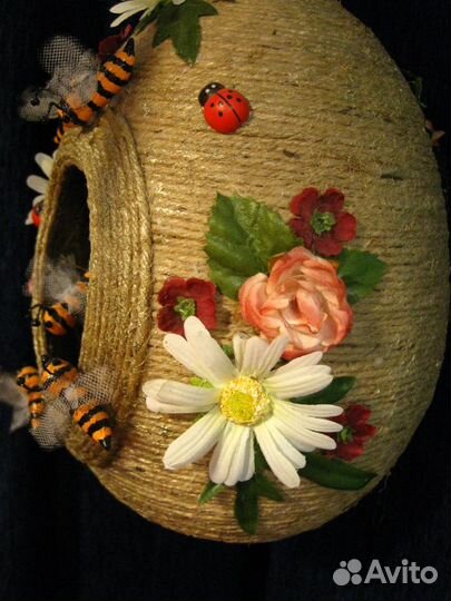 Декоративный улей с пчелами