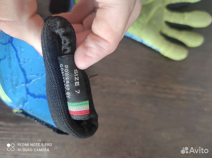 Футбольные вратарские перчатки