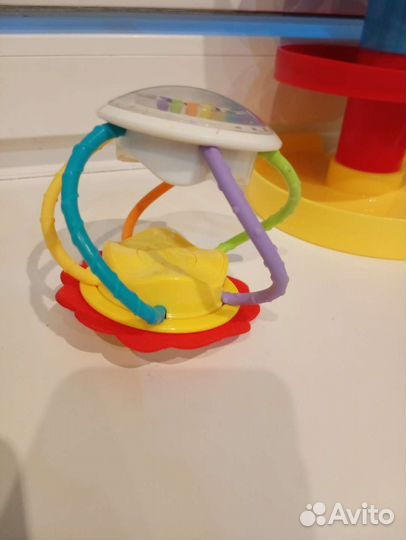 Горка с шариками-погремушками