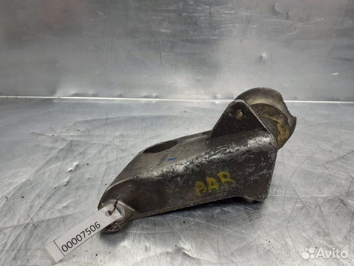 Кронштейн двигателя передний Audi 100 C4