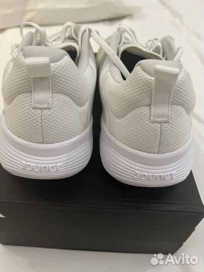 Теннисные кроссовки