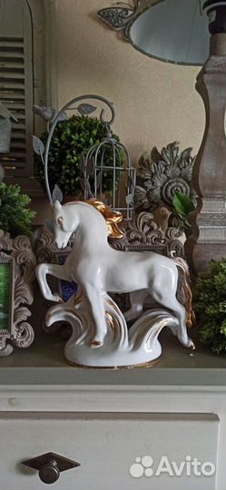 Винтажная фарфоровая статуэтка