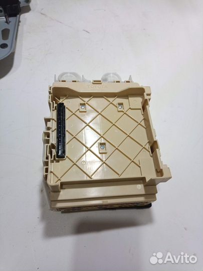 Блок предохранителей Toyota RAV4 40 USA