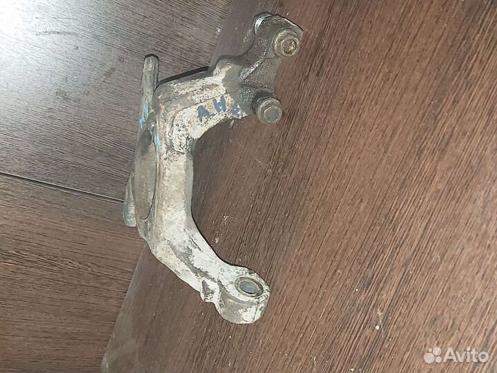 Поворотный кулак левый Opel Astra h