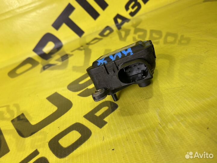 Моторчик заслонки отопителя 132801150 Rover 75