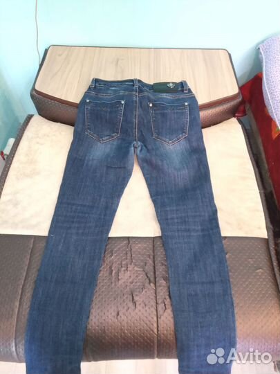 Джинсы новые,на девочку.лет 11,13