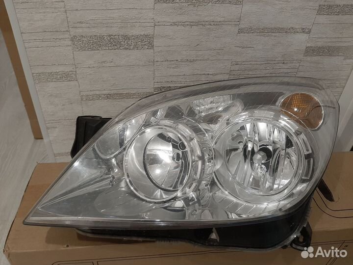 Фара передняя левая Opel Astra H 04-15г.в