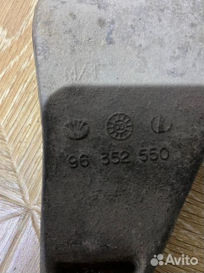 Кронштейн генератора Chevrolet Lanos