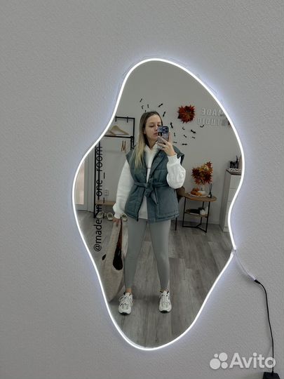 Зеркало настенное