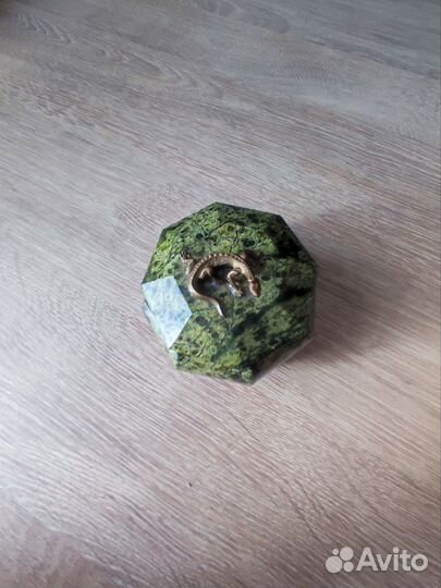 Малахитовая шкатулка