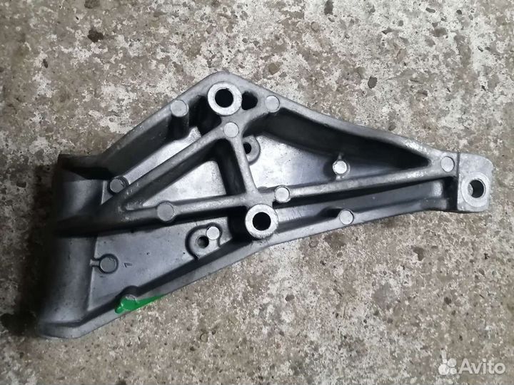 Кронштейн насоса гур для Audi 80 100 А6