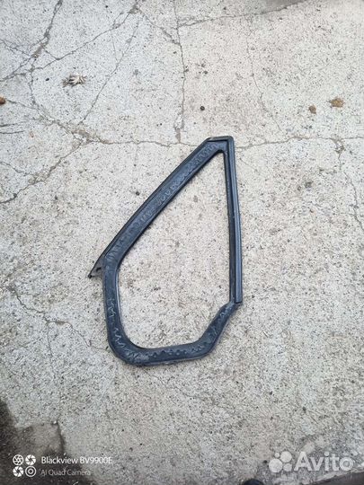 Уплотнитель бокового стекла Форд транзит 00-13 год