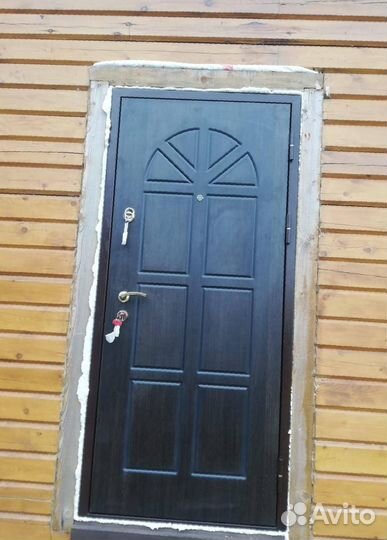 Дверь входная в квартиру