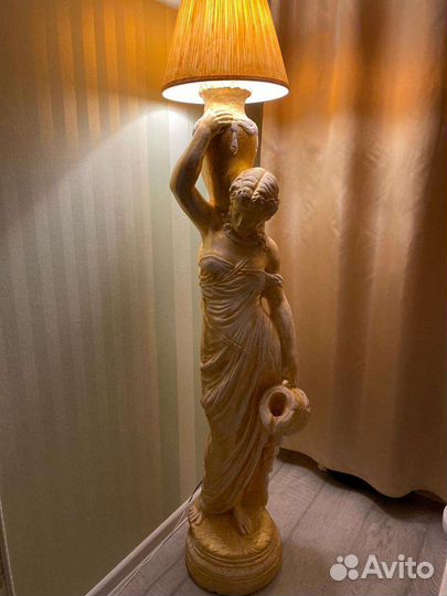 Светильник Девушка с кувшином